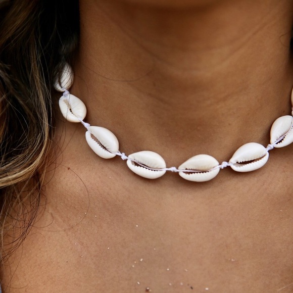 Brandy Melville Jewelry - VSCO Seashell Choker